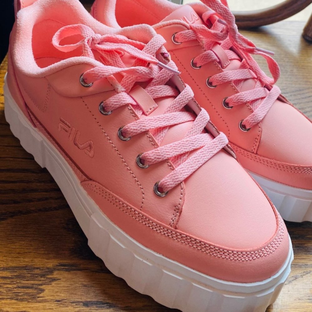Women's Fila Peach Sandblast Low Sneakers